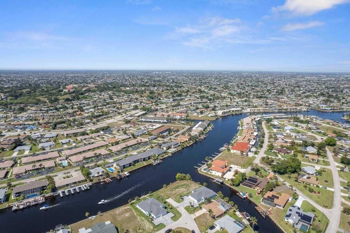 Small Image of 1107 SOUTH EAST 38 ST, Cape Coral Number 13