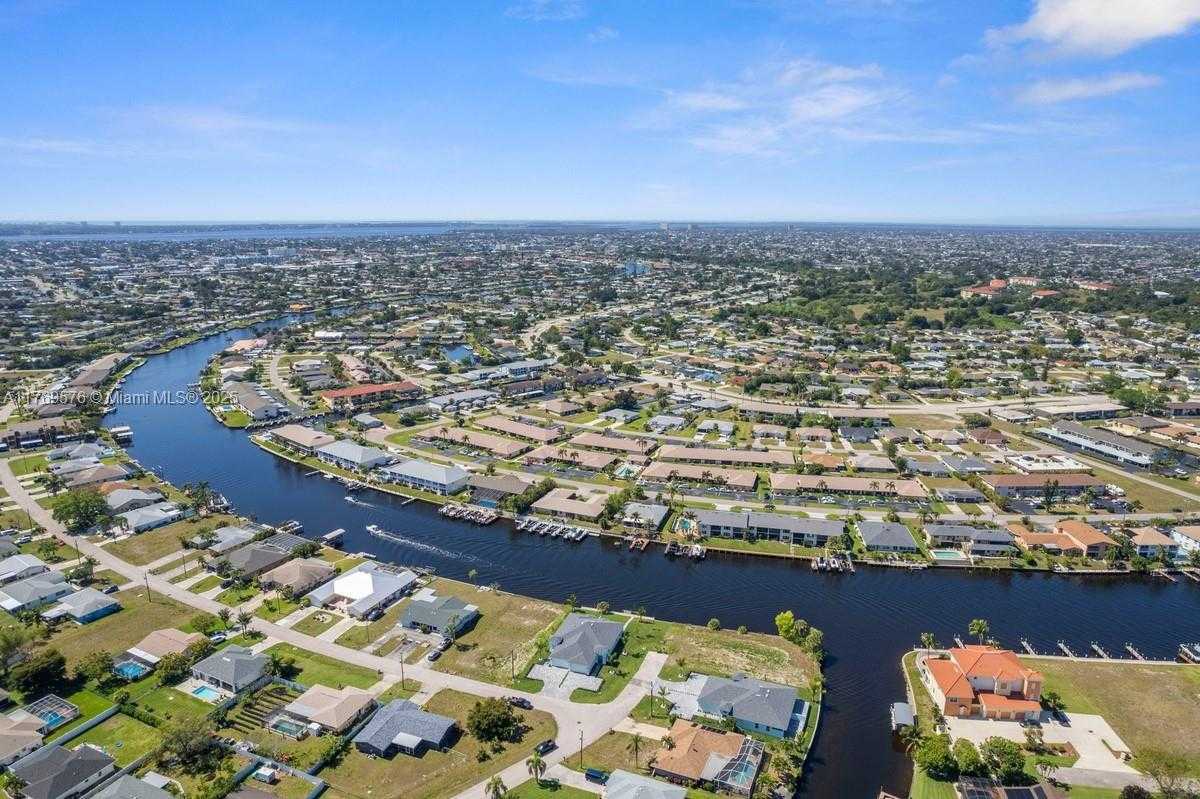 Small Image of 1107 SOUTH EAST 38 ST, Cape Coral Number 14
