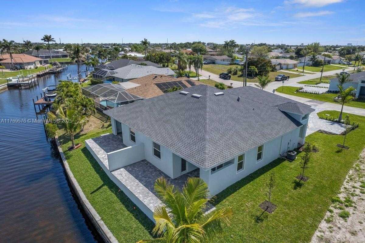 Small Image of 1107 SOUTH EAST 38 ST, Cape Coral Number 16