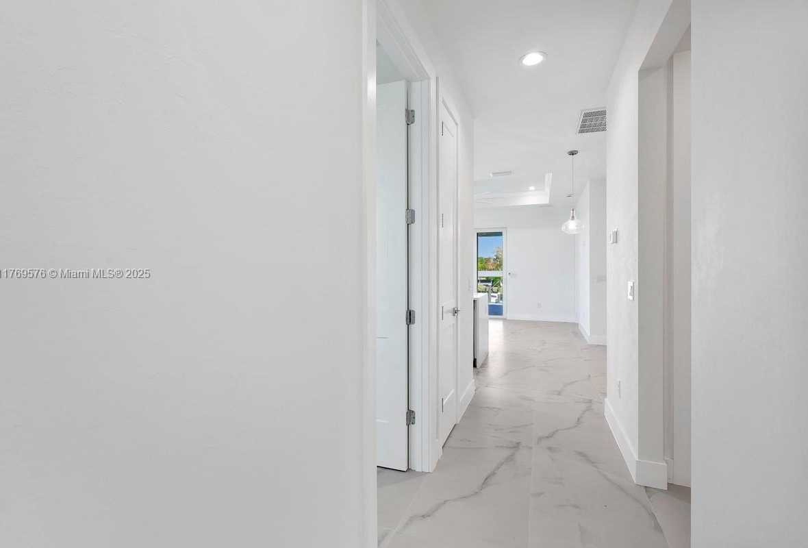 Small Image of 1107 SOUTH EAST 38 ST, Cape Coral Number 17
