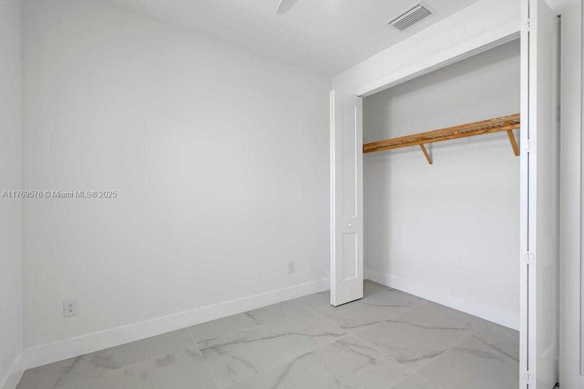 Small Image of 1107 SOUTH EAST 38 ST, Cape Coral Number 19