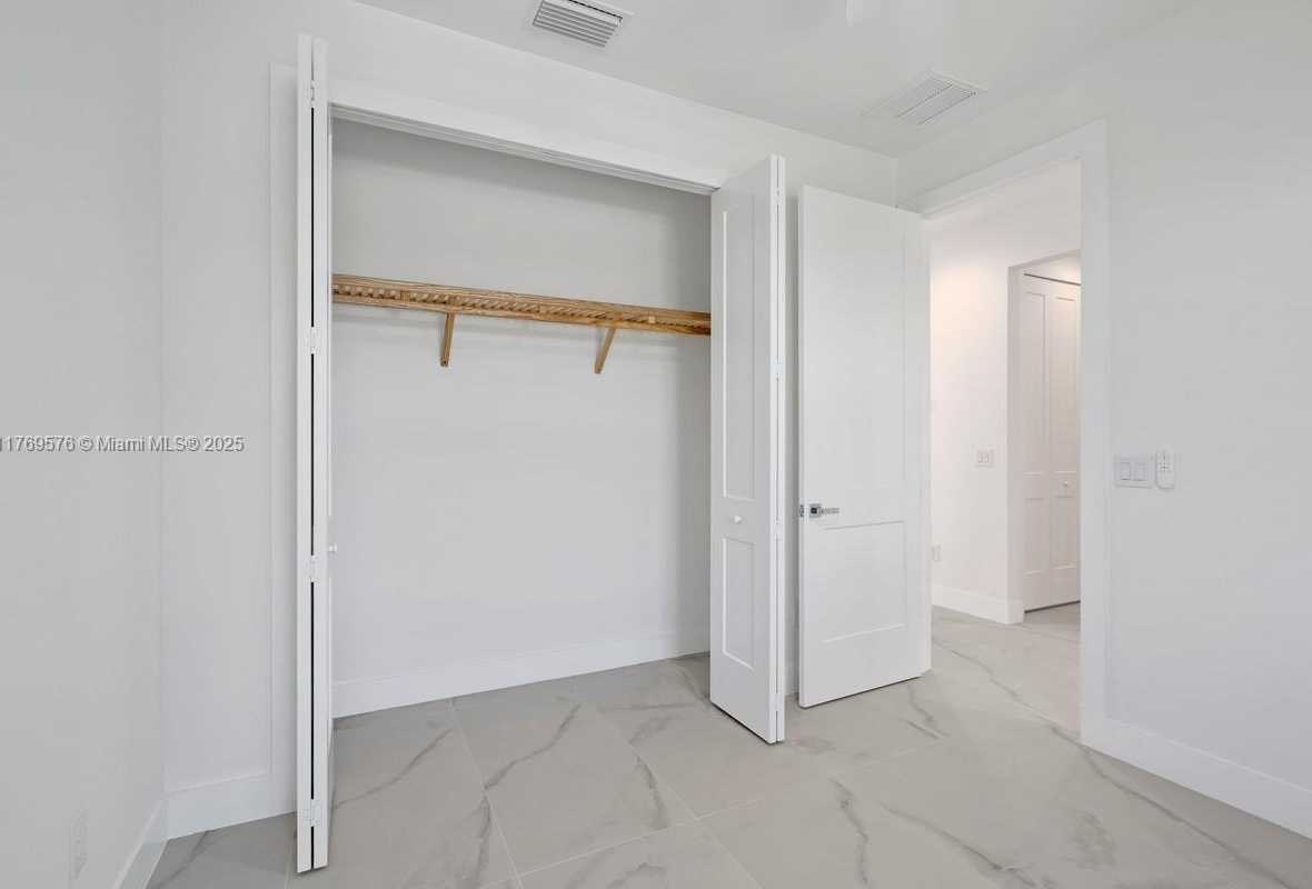 Small Image of 1107 SOUTH EAST 38 ST, Cape Coral Number 20
