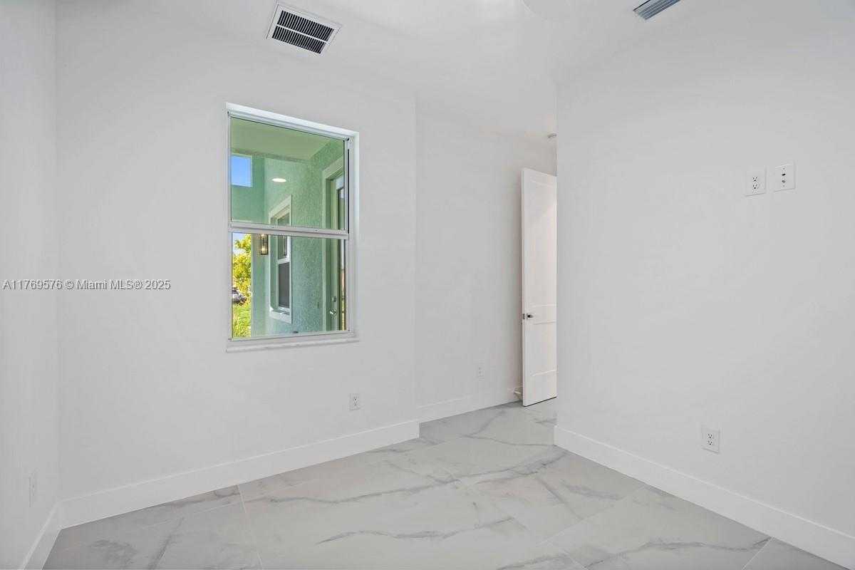 Small Image of 1107 SOUTH EAST 38 ST, Cape Coral Number 23
