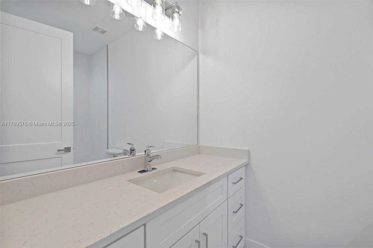 Small Image of 1107 SOUTH EAST 38 ST, Cape Coral Number 25