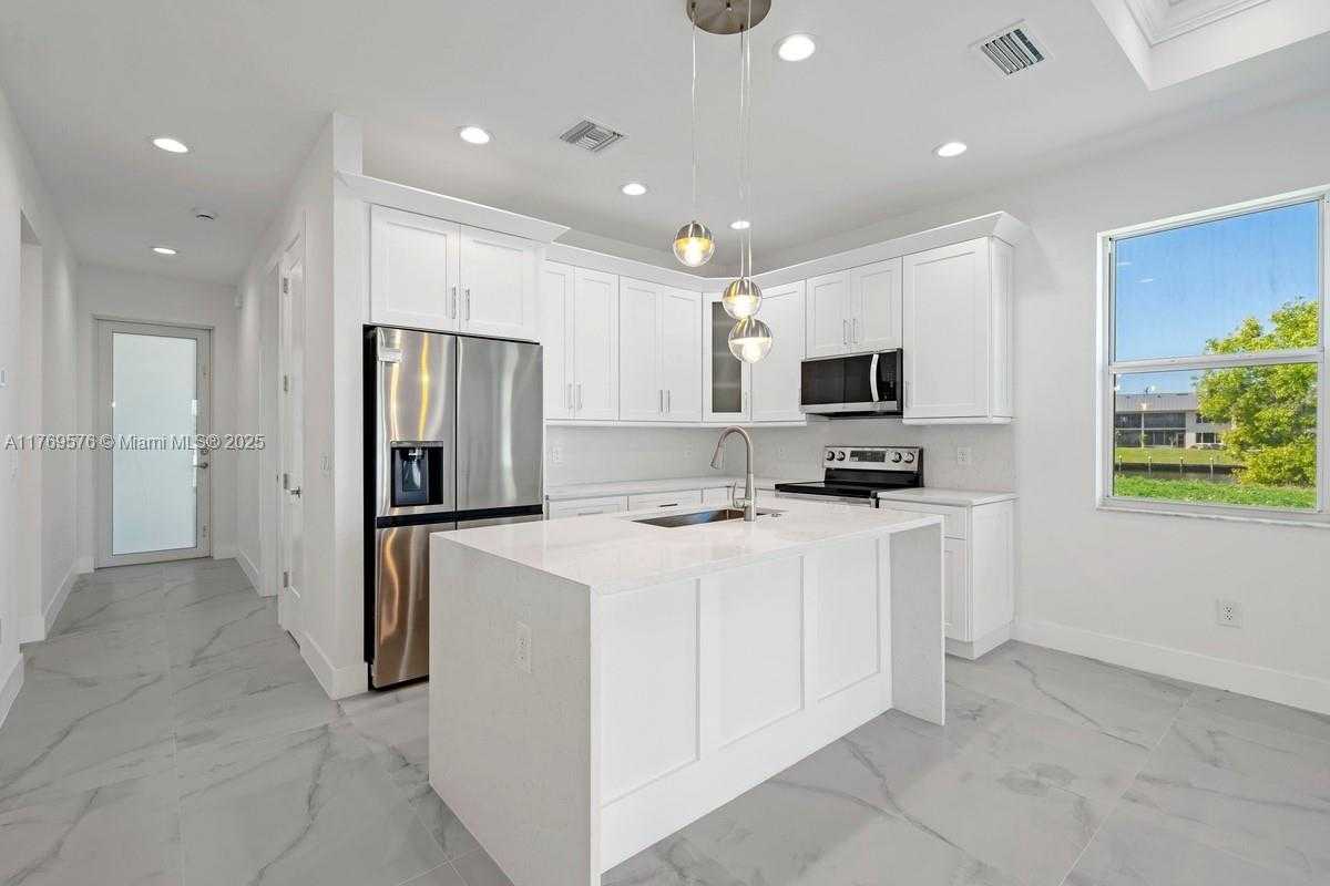 Small Image of 1107 SOUTH EAST 38 ST, Cape Coral Number 30
