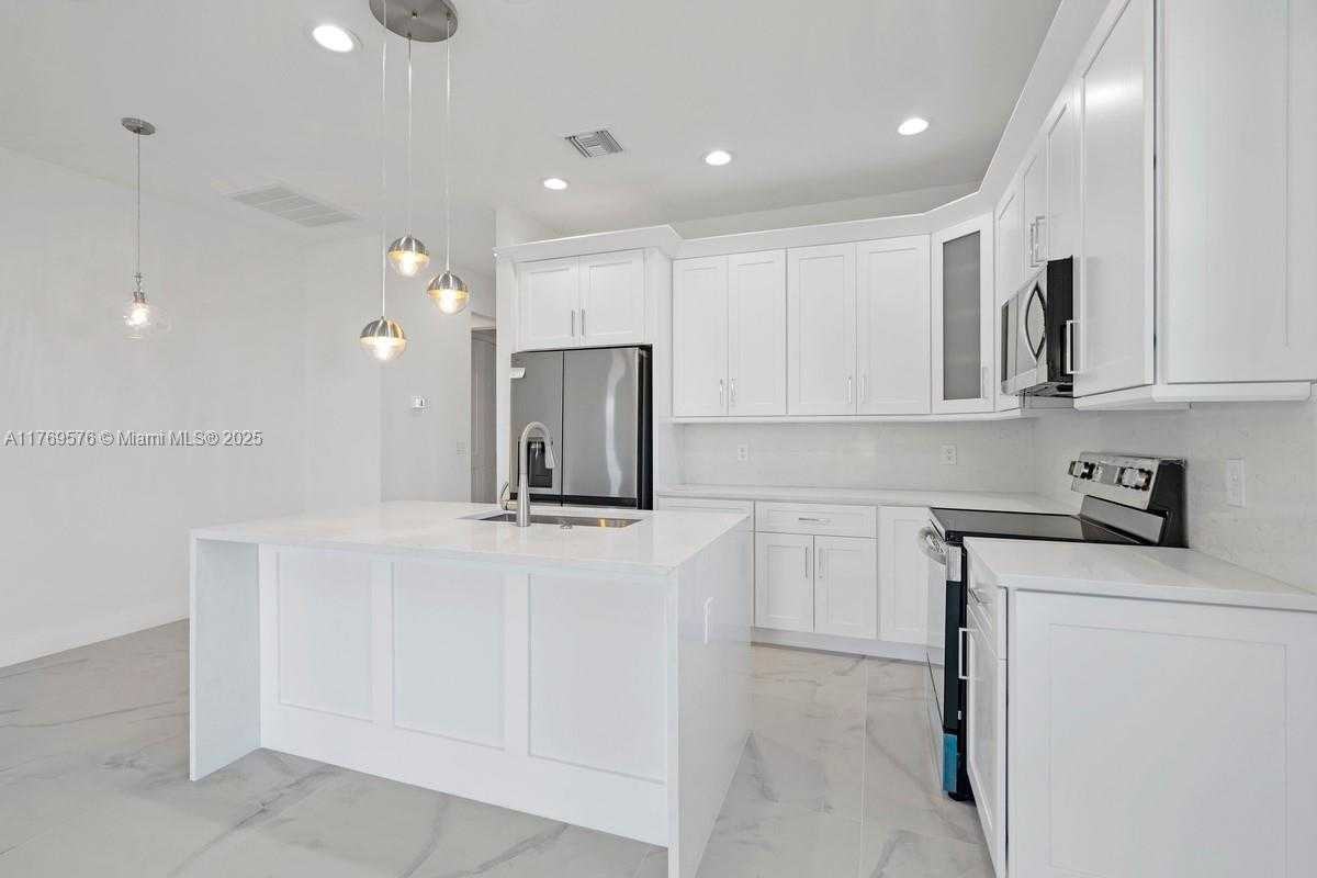 Small Image of 1107 SOUTH EAST 38 ST, Cape Coral Number 31