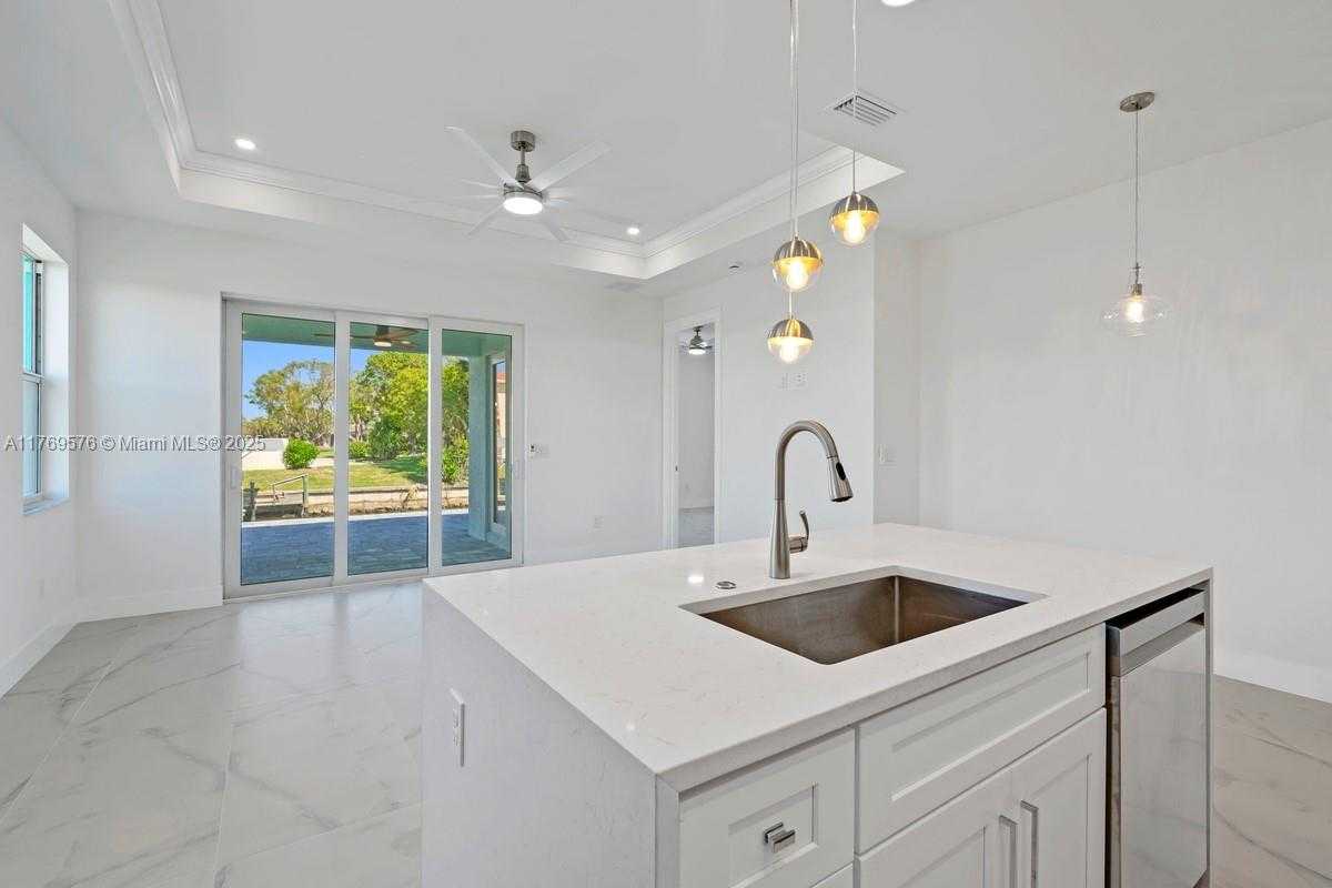 Small Image of 1107 SOUTH EAST 38 ST, Cape Coral Number 32