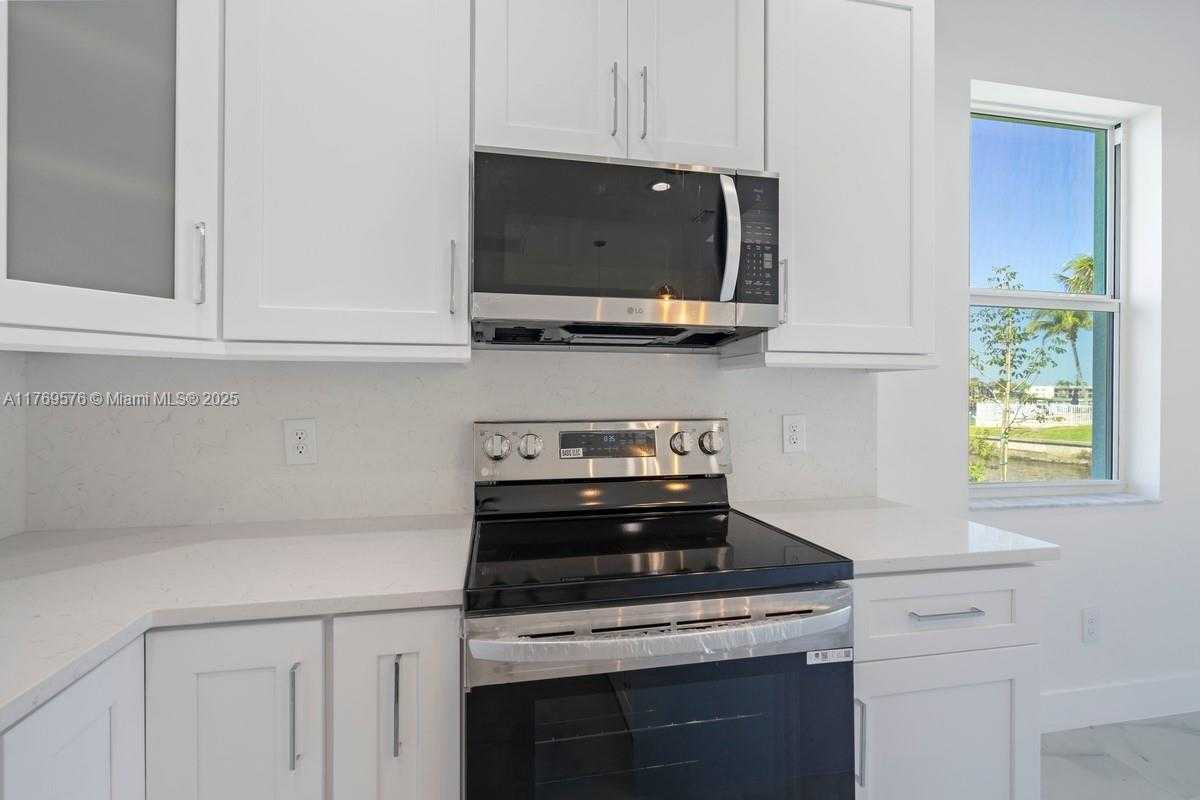 Small Image of 1107 SOUTH EAST 38 ST, Cape Coral Number 33