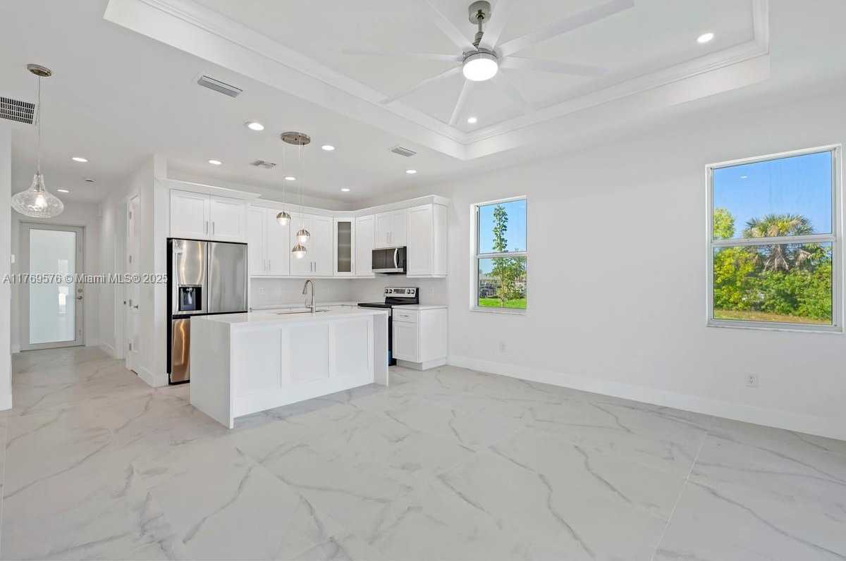 Small Image of 1107 SOUTH EAST 38 ST, Cape Coral Number 37