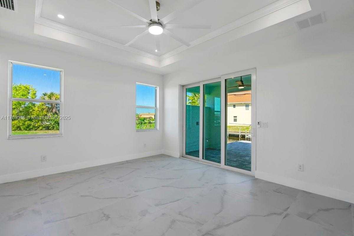Small Image of 1107 SOUTH EAST 38 ST, Cape Coral Number 38