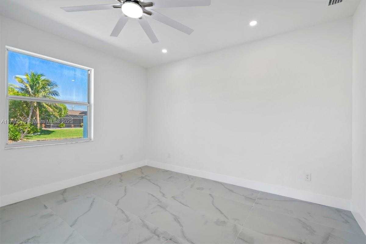 Small Image of 1107 SOUTH EAST 38 ST, Cape Coral Number 39
