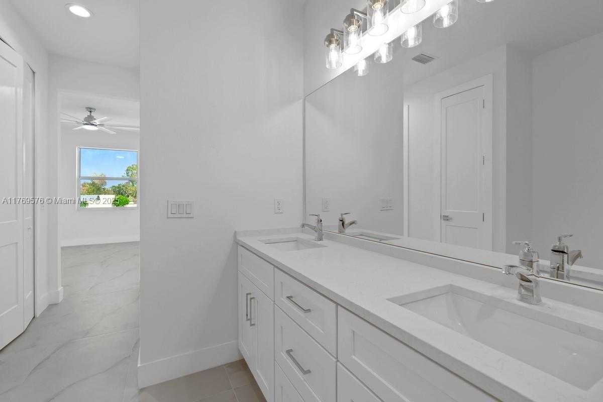 Small Image of 1107 SOUTH EAST 38 ST, Cape Coral Number 44