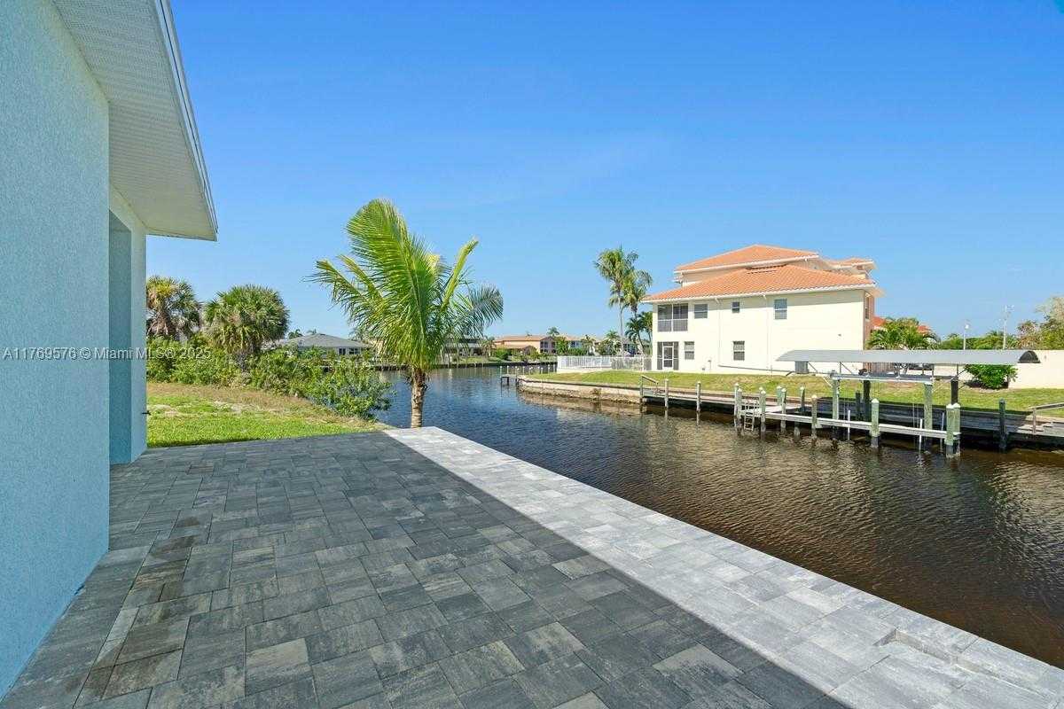 Small Image of 1107 SOUTH EAST 38 ST, Cape Coral Number 54