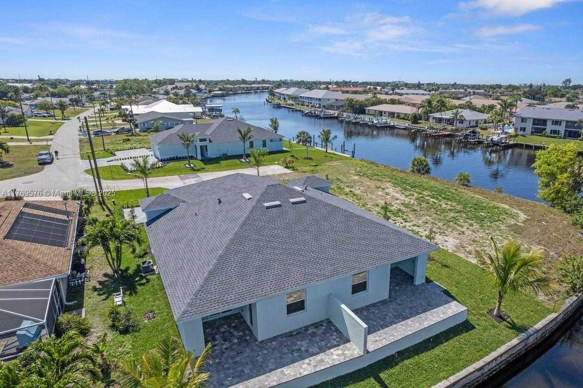 Small Image of 1107 SOUTH EAST 38 ST, Cape Coral Number 7