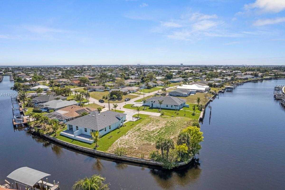 Small Image of 1107 SOUTH EAST 38 ST, Cape Coral Number 9