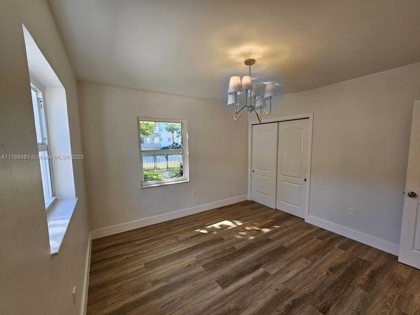 Small Image of 1915 NORMANDY DR, Miami Beach Number 10