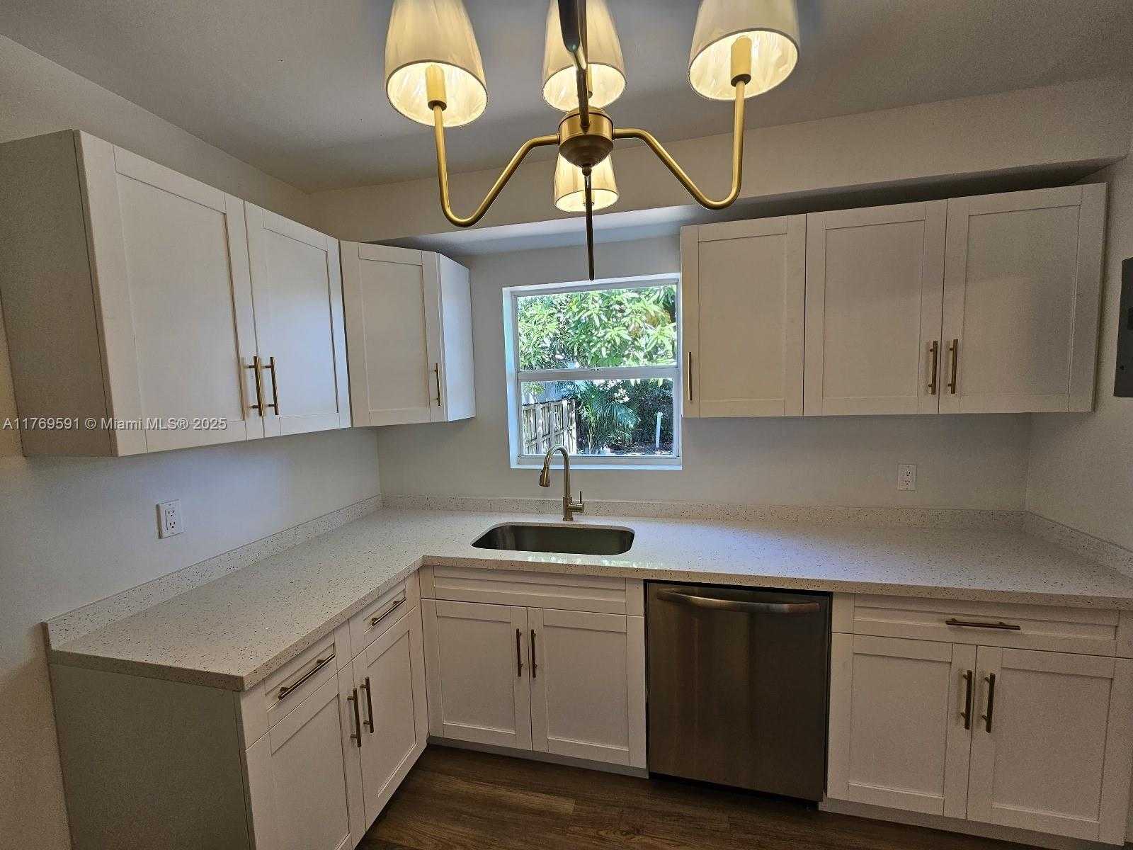 Small Image of 1915 NORMANDY DR, Miami Beach Number 12