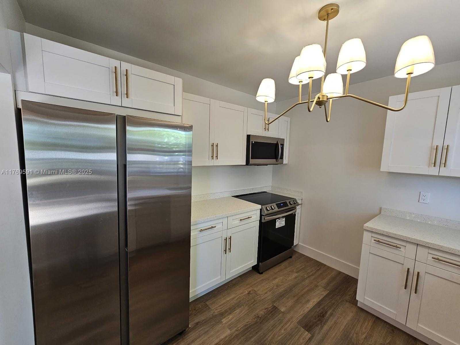 Small Image of 1915 NORMANDY DR, Miami Beach Number 17