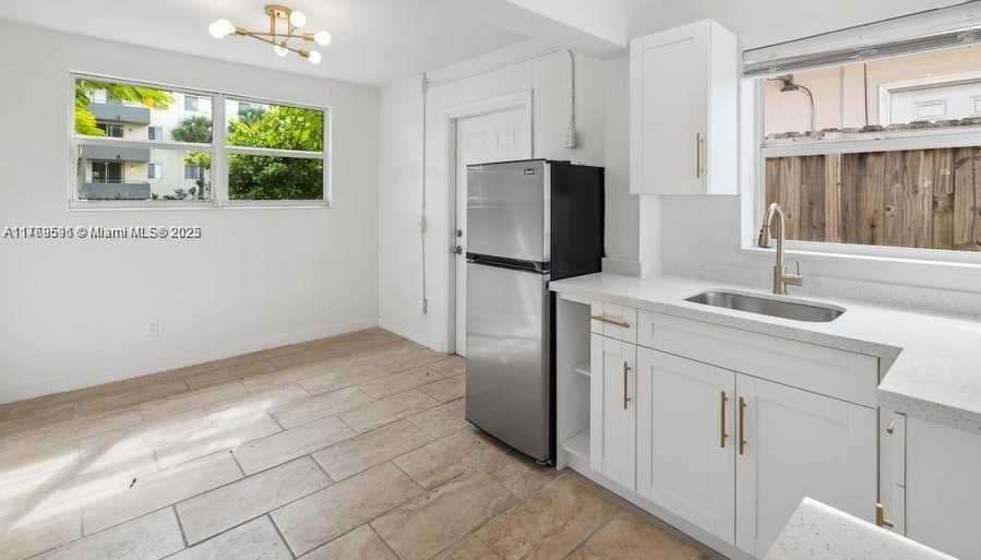 Small Image of 1915 NORMANDY DR, Miami Beach Number 20