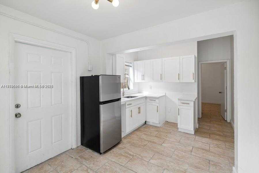 Small Image of 1915 NORMANDY DR, Miami Beach Number 21