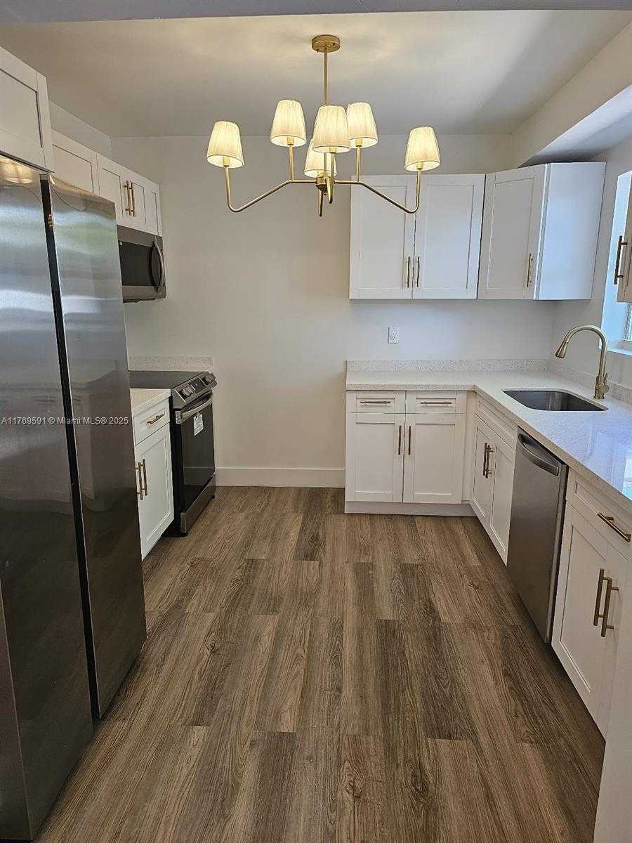 Small Image of 1915 NORMANDY DR, Miami Beach Number 24