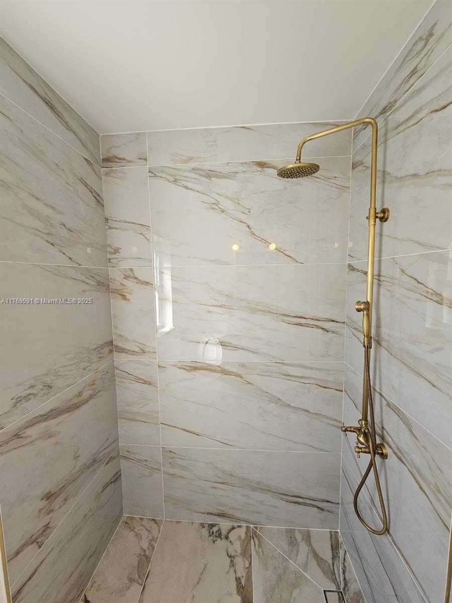 Small Image of 1915 NORMANDY DR, Miami Beach Number 25