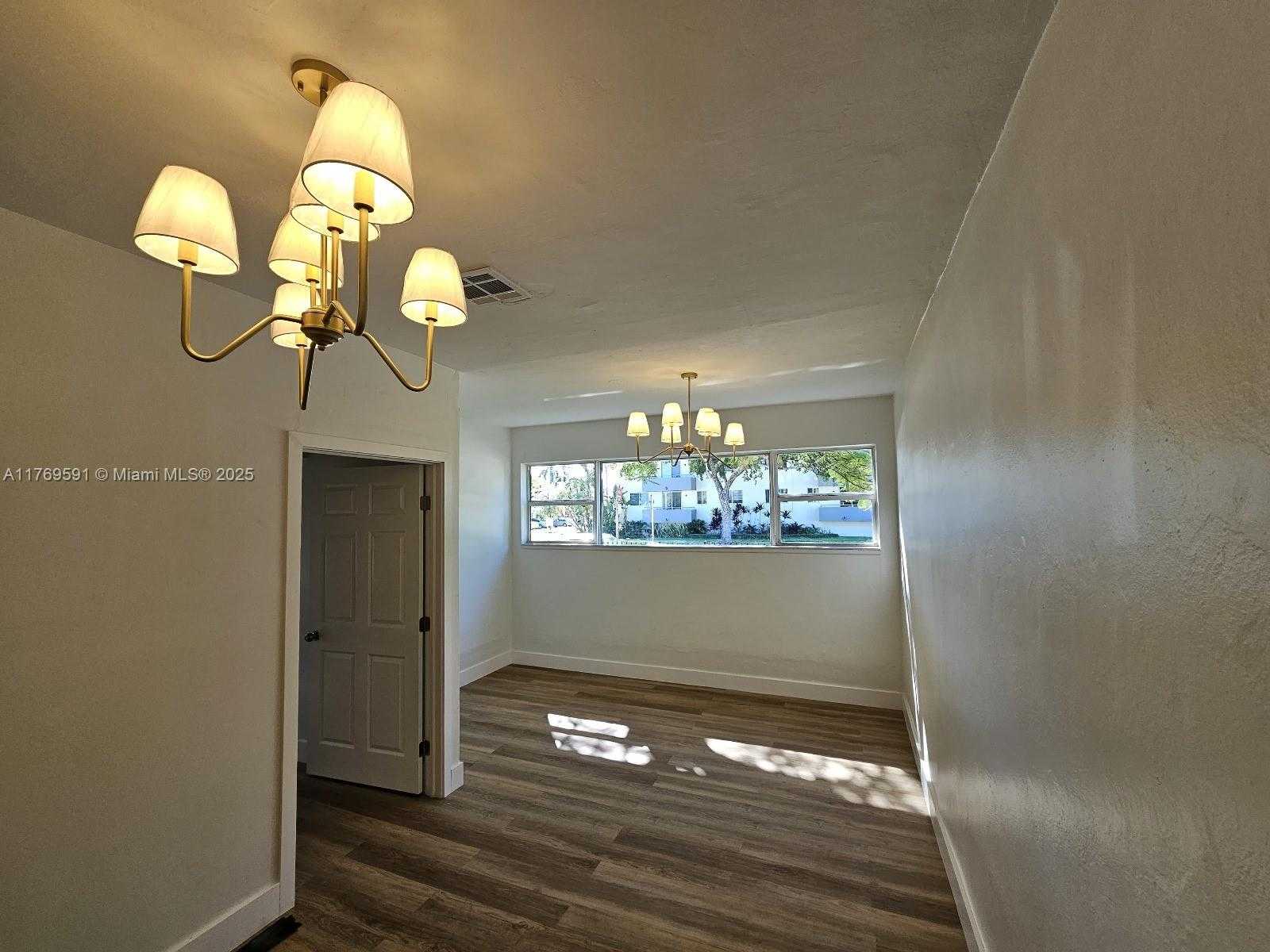 Small Image of 1915 NORMANDY DR, Miami Beach Number 26