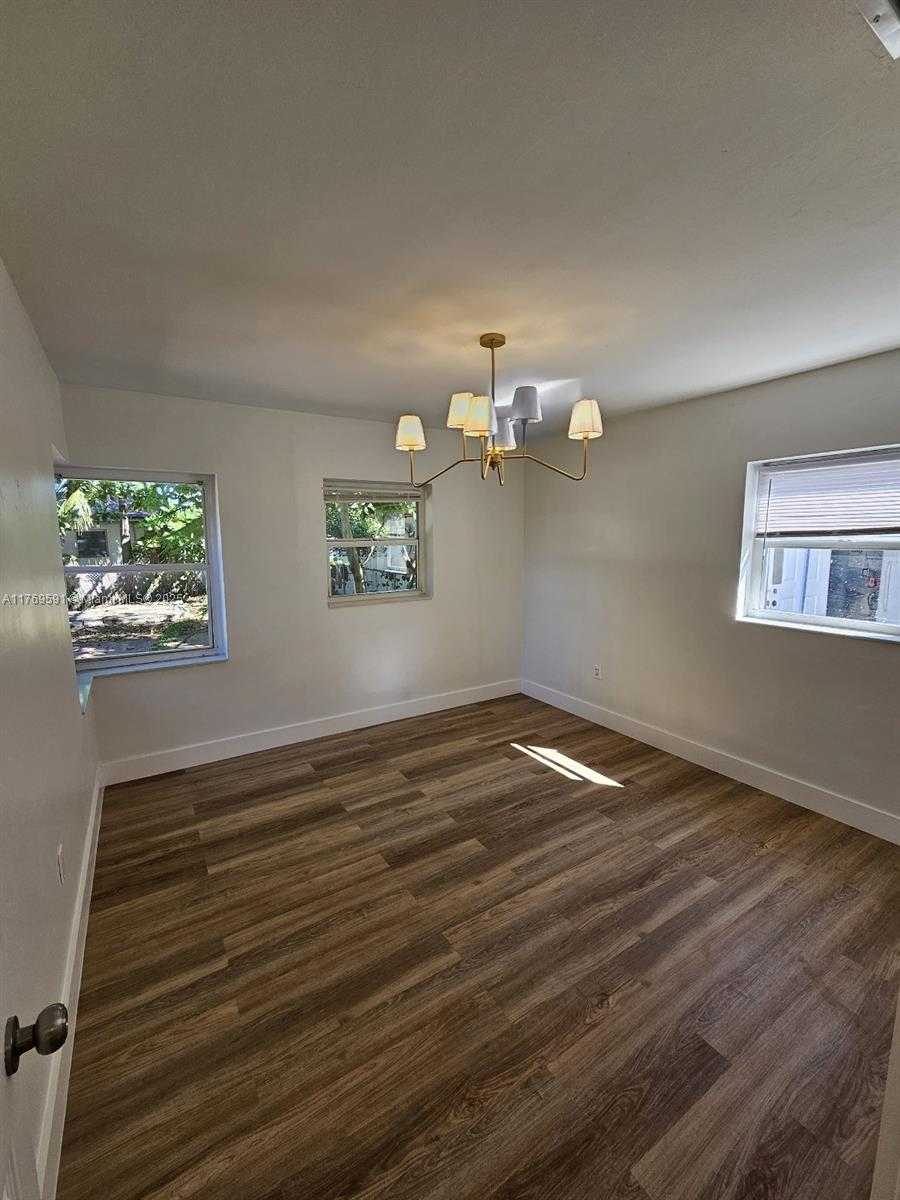 Small Image of 1915 NORMANDY DR, Miami Beach Number 8