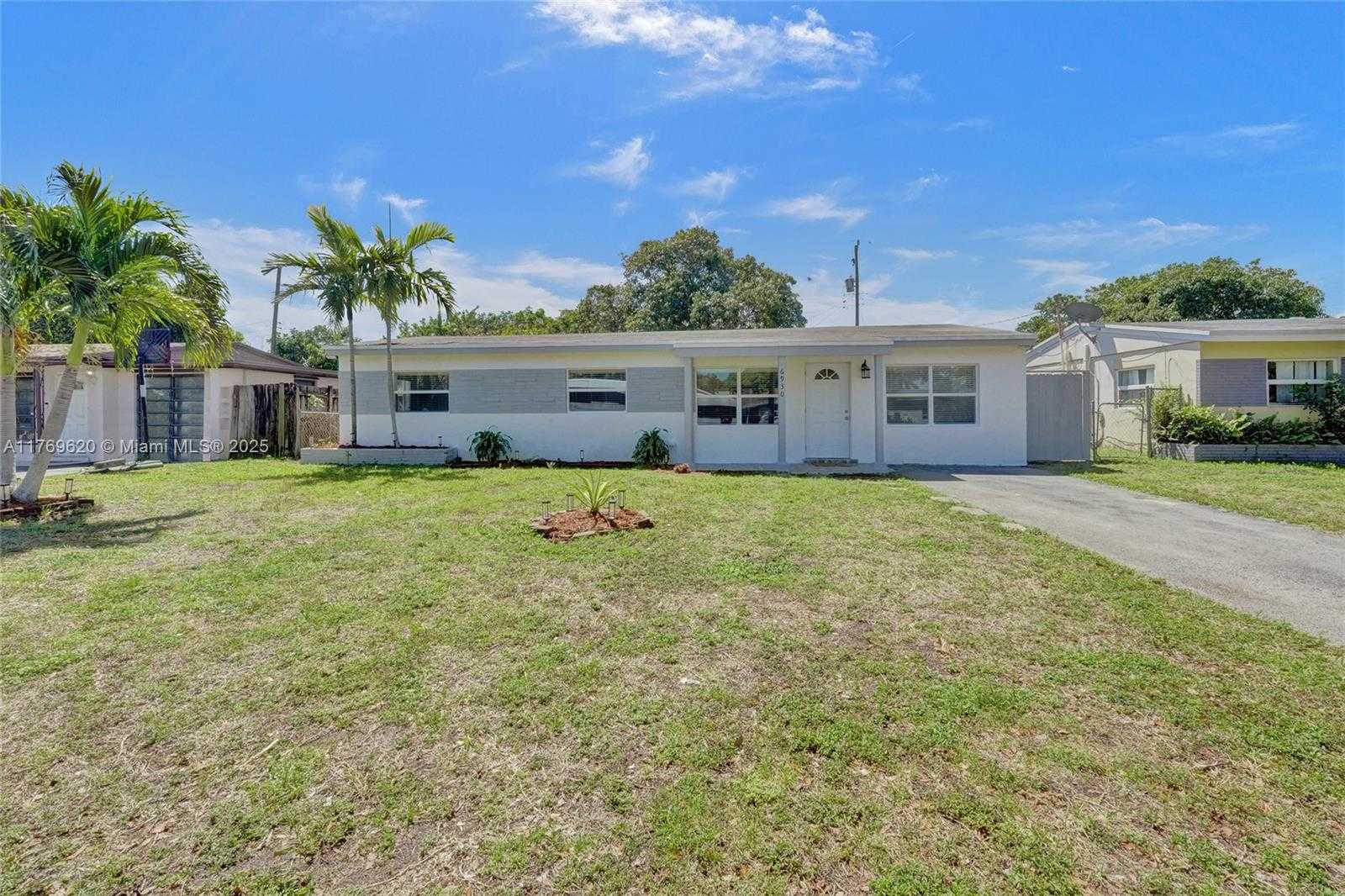 Small Image of 6930 SOUTH WEST 24TH CT, Miramar Number 2