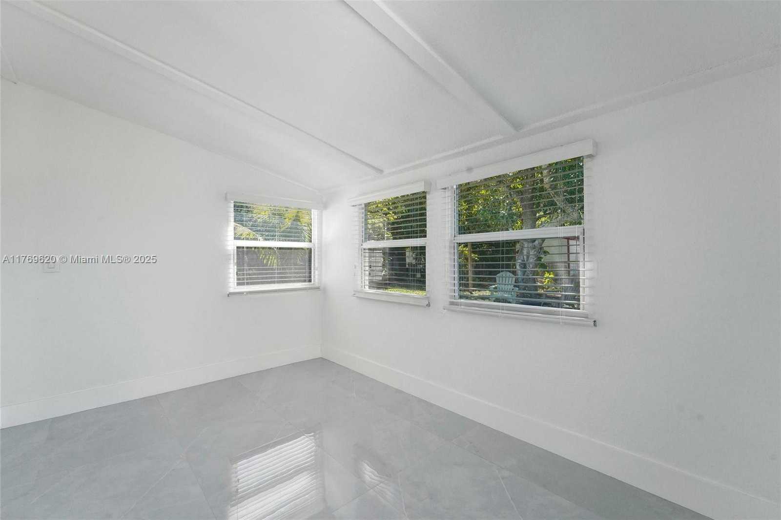 Small Image of 6930 SOUTH WEST 24TH CT, Miramar Number 27
