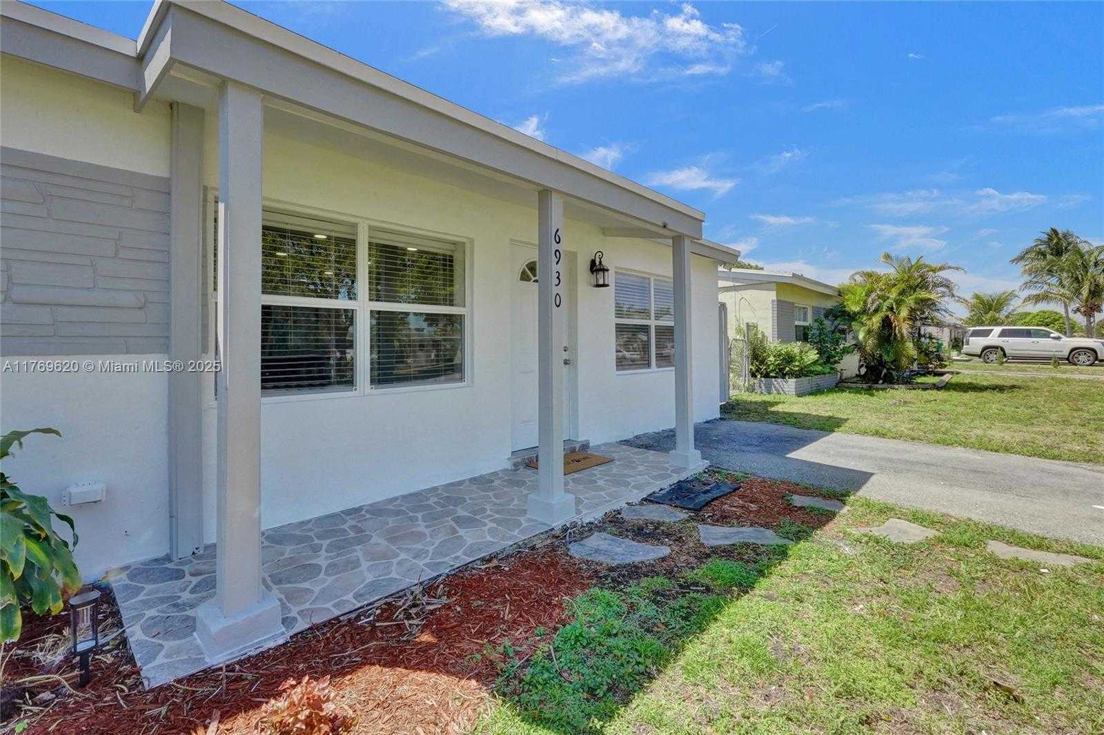 Small Image of 6930 SOUTH WEST 24TH CT, Miramar Number 3
