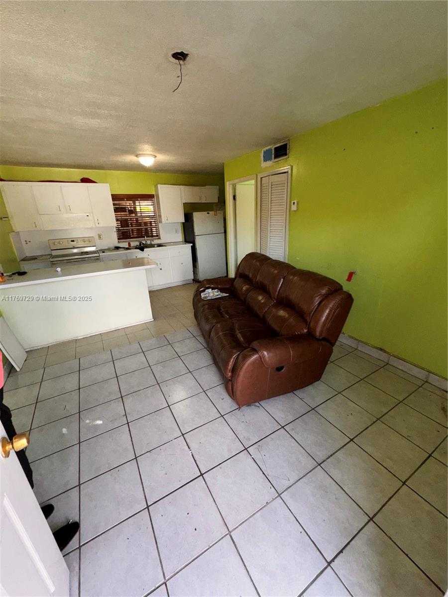 Small Image of 30 EAST 59TH ST, Hialeah Number 10