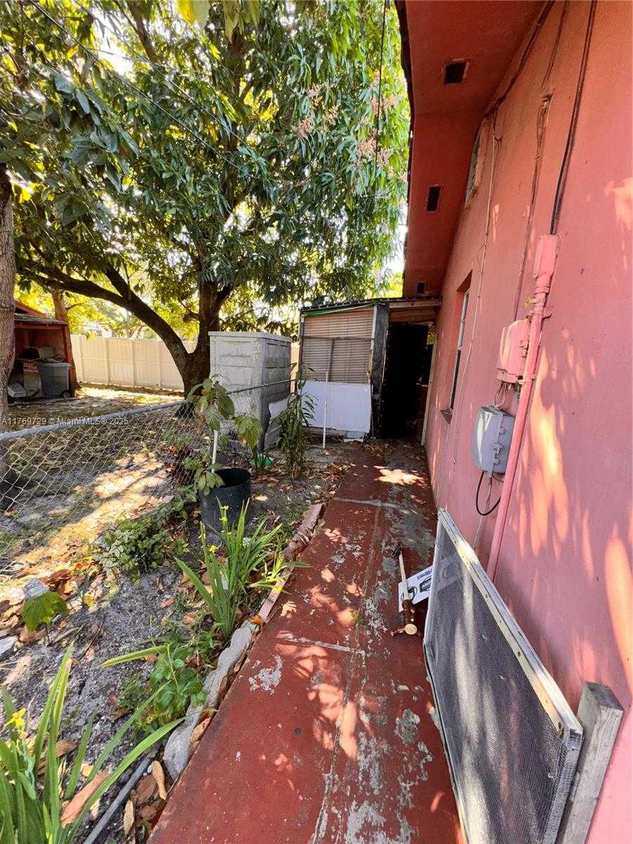 Small Image of 30 EAST 59TH ST, Hialeah Number 12