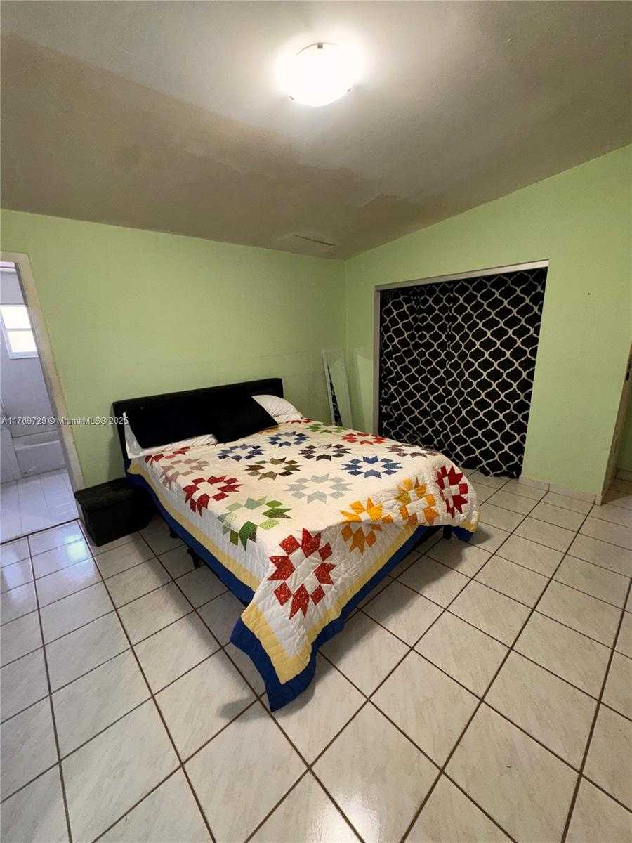 Small Image of 30 EAST 59TH ST, Hialeah Number 17