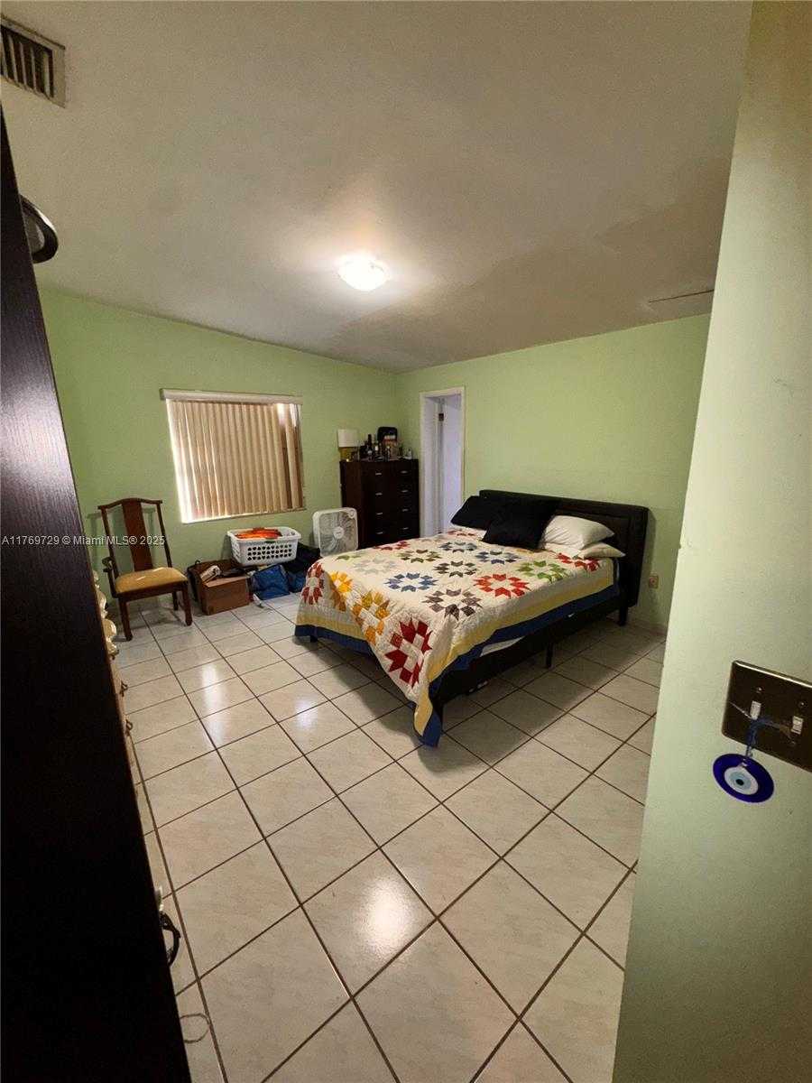 Small Image of 30 EAST 59TH ST, Hialeah Number 18