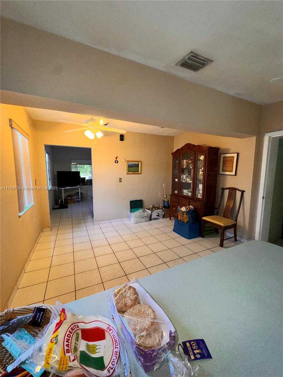 Small Image of 30 EAST 59TH ST, Hialeah Number 19