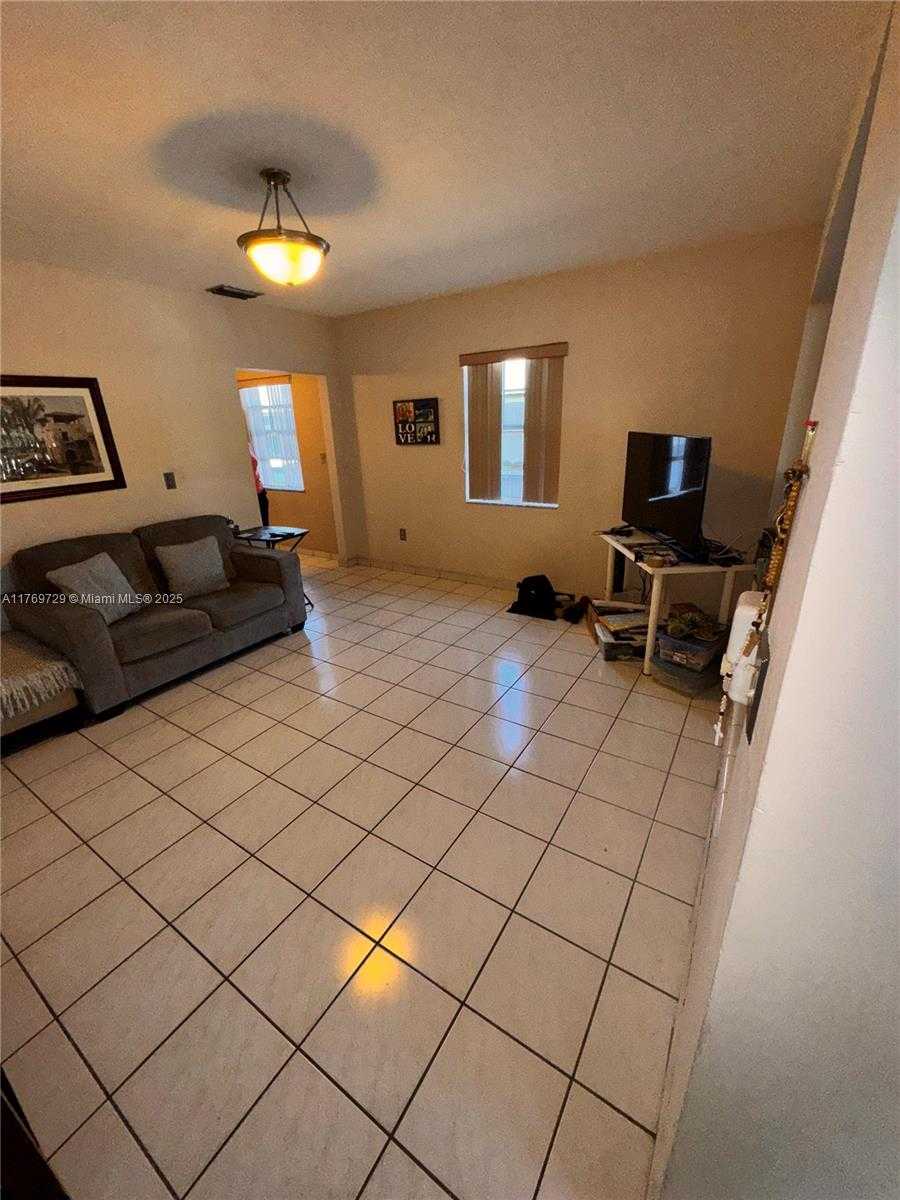 Small Image of 30 EAST 59TH ST, Hialeah Number 2