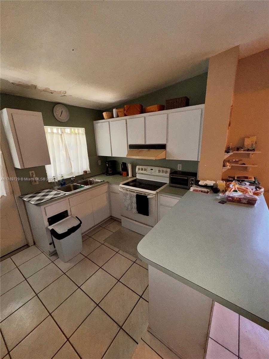 Small Image of 30 EAST 59TH ST, Hialeah Number 21