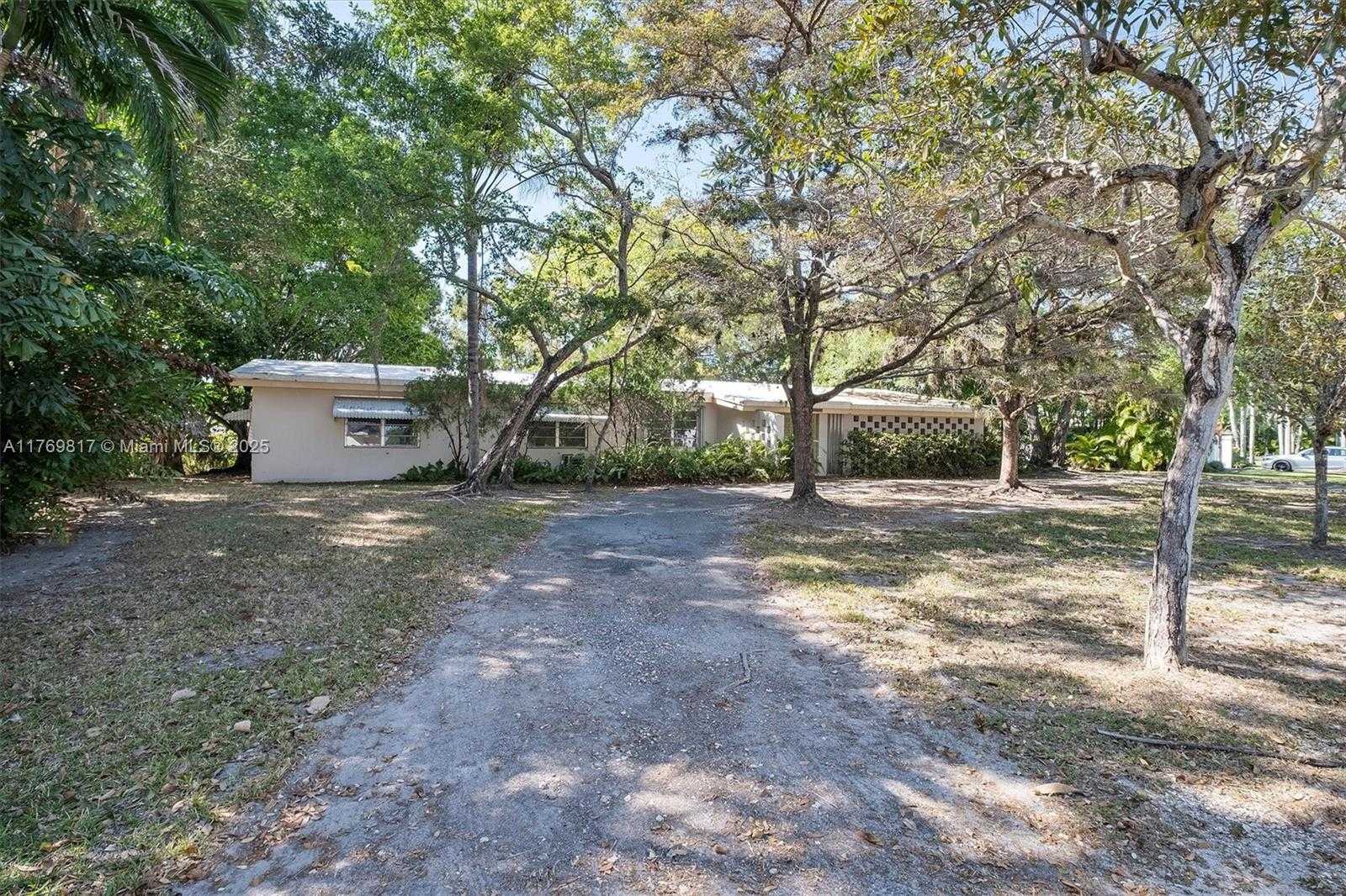 Small Image of 11600 SOUTH WEST 69TH CT, Pinecrest Number 2