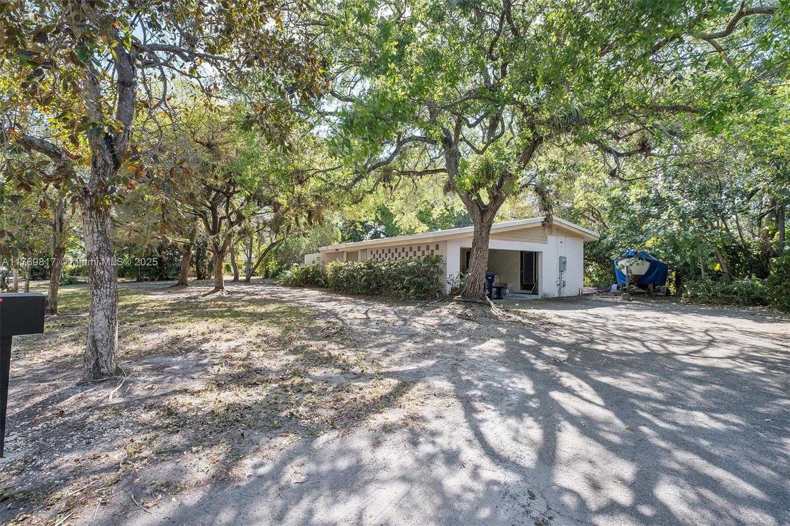 Small Image of 11600 SOUTH WEST 69TH CT, Pinecrest Number 3