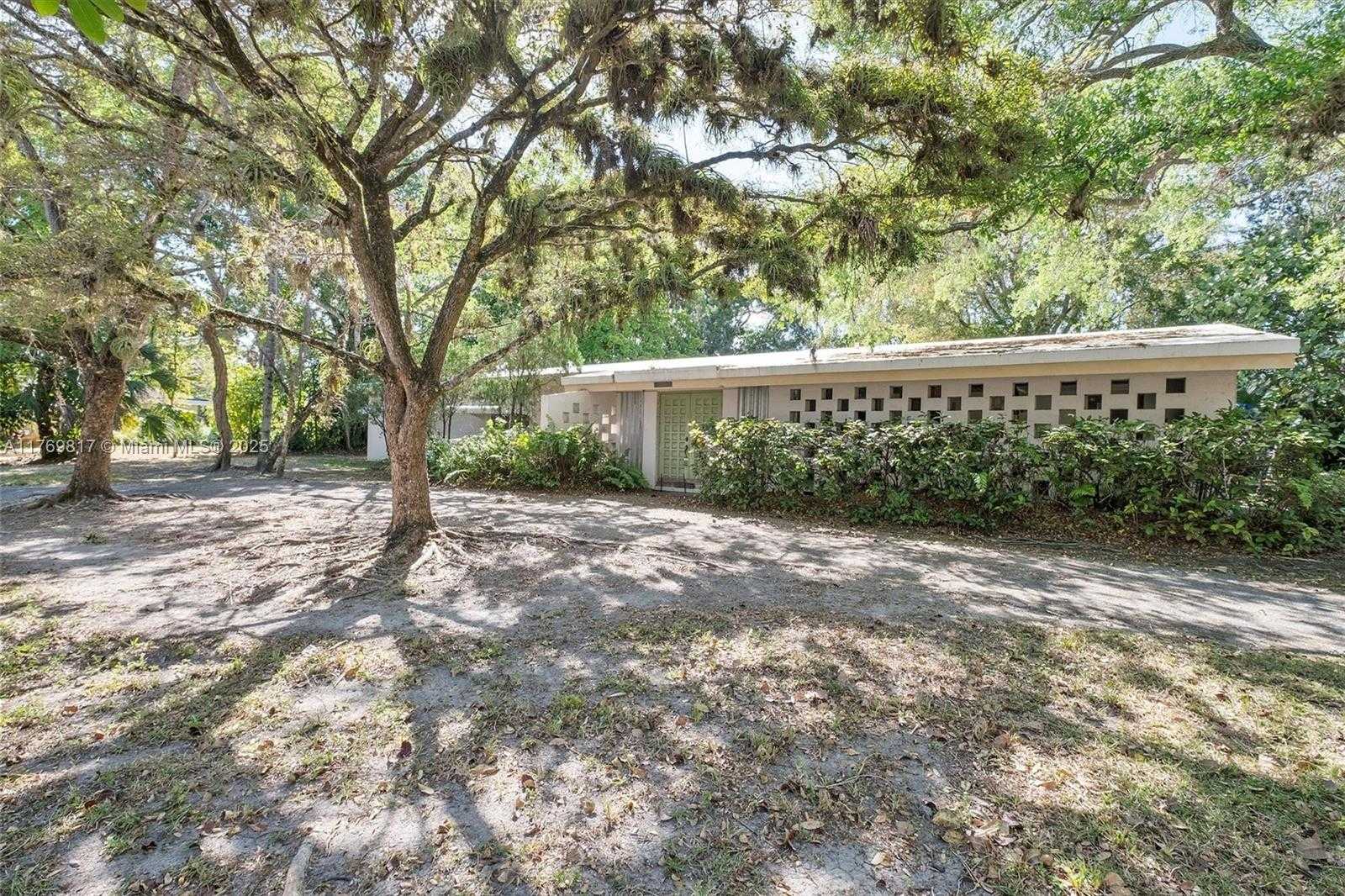 Small Image of 11600 SOUTH WEST 69TH CT, Pinecrest Number 4