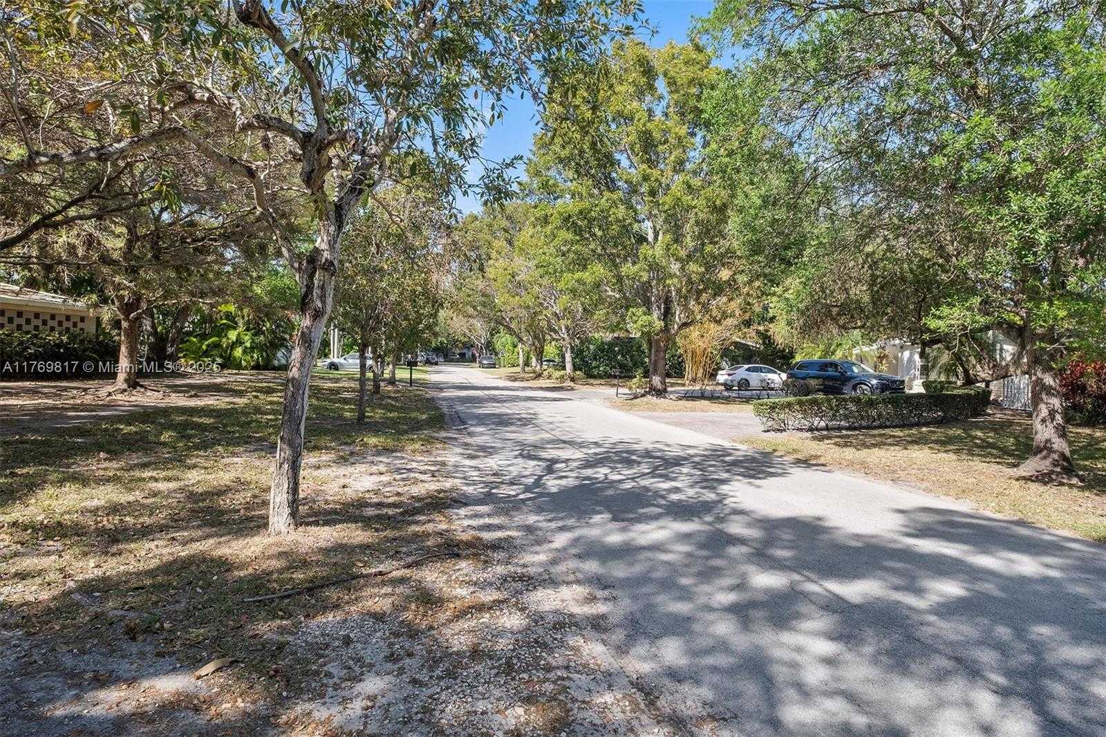 Small Image of 11600 SOUTH WEST 69TH CT, Pinecrest Number 5