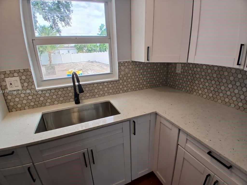Small Image of 5636 ARTHUR ST, Hollywood Number 10