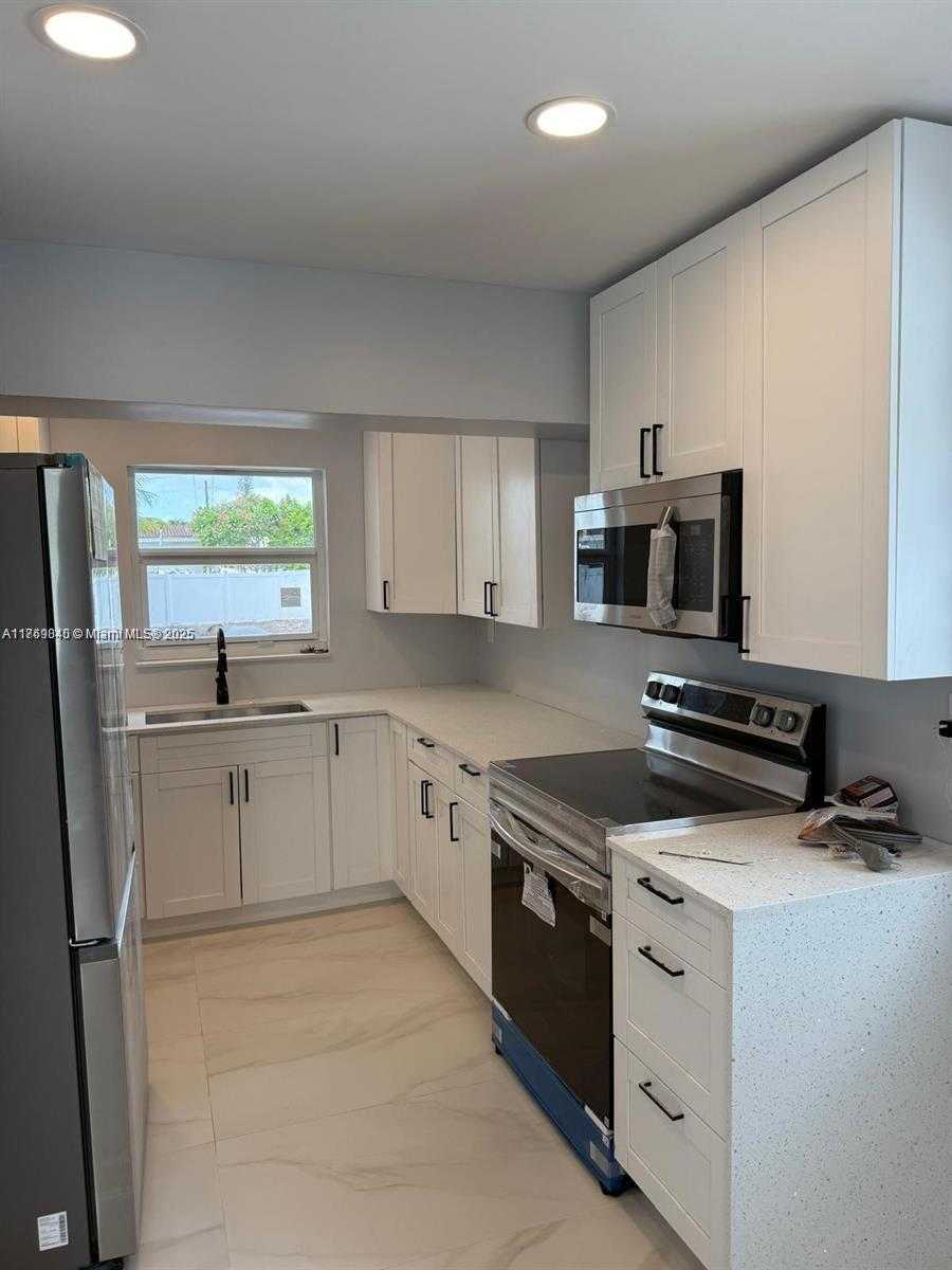 Small Image of 5636 ARTHUR ST, Hollywood Number 12