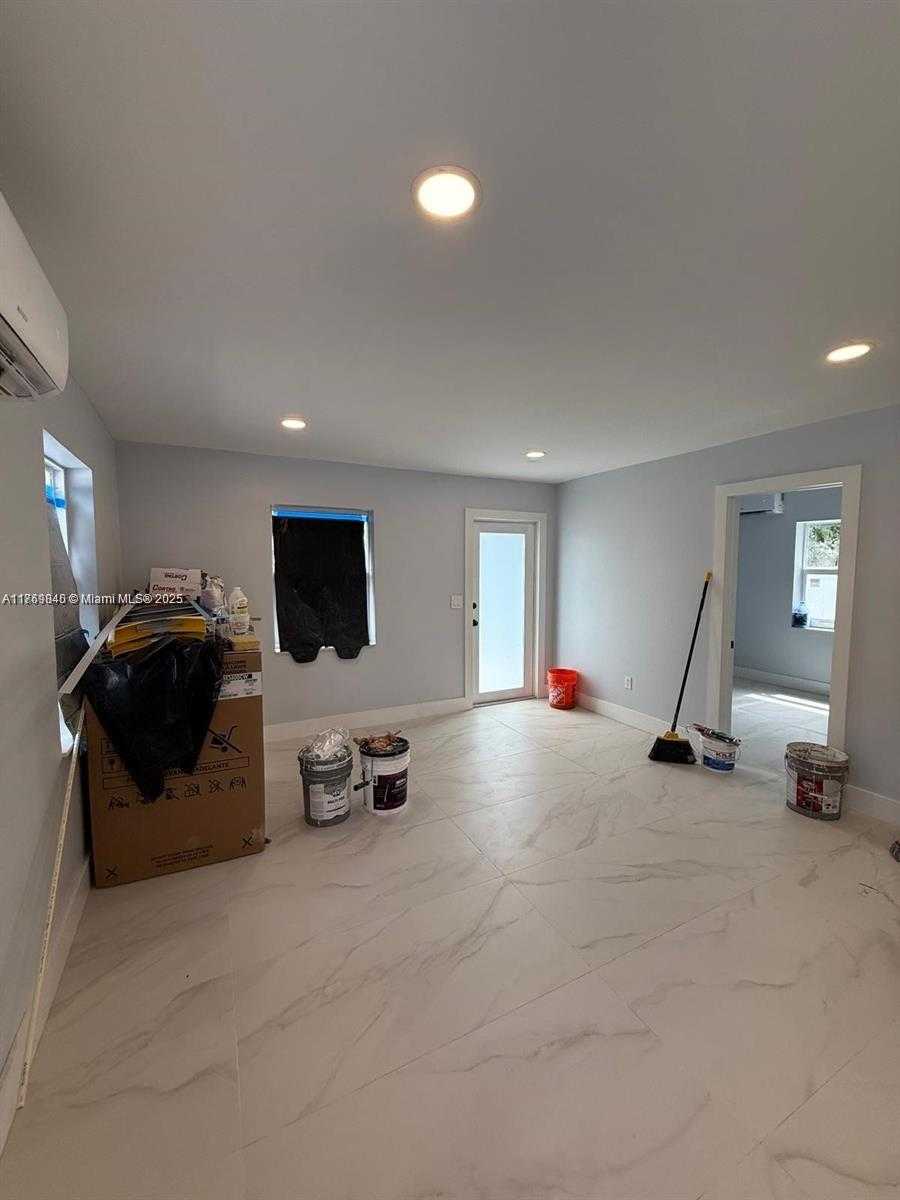 Small Image of 5636 ARTHUR ST, Hollywood Number 17