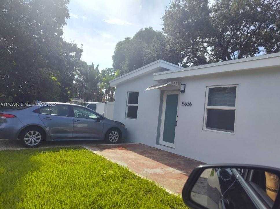 Small Image of 5636 ARTHUR ST, Hollywood Number 2