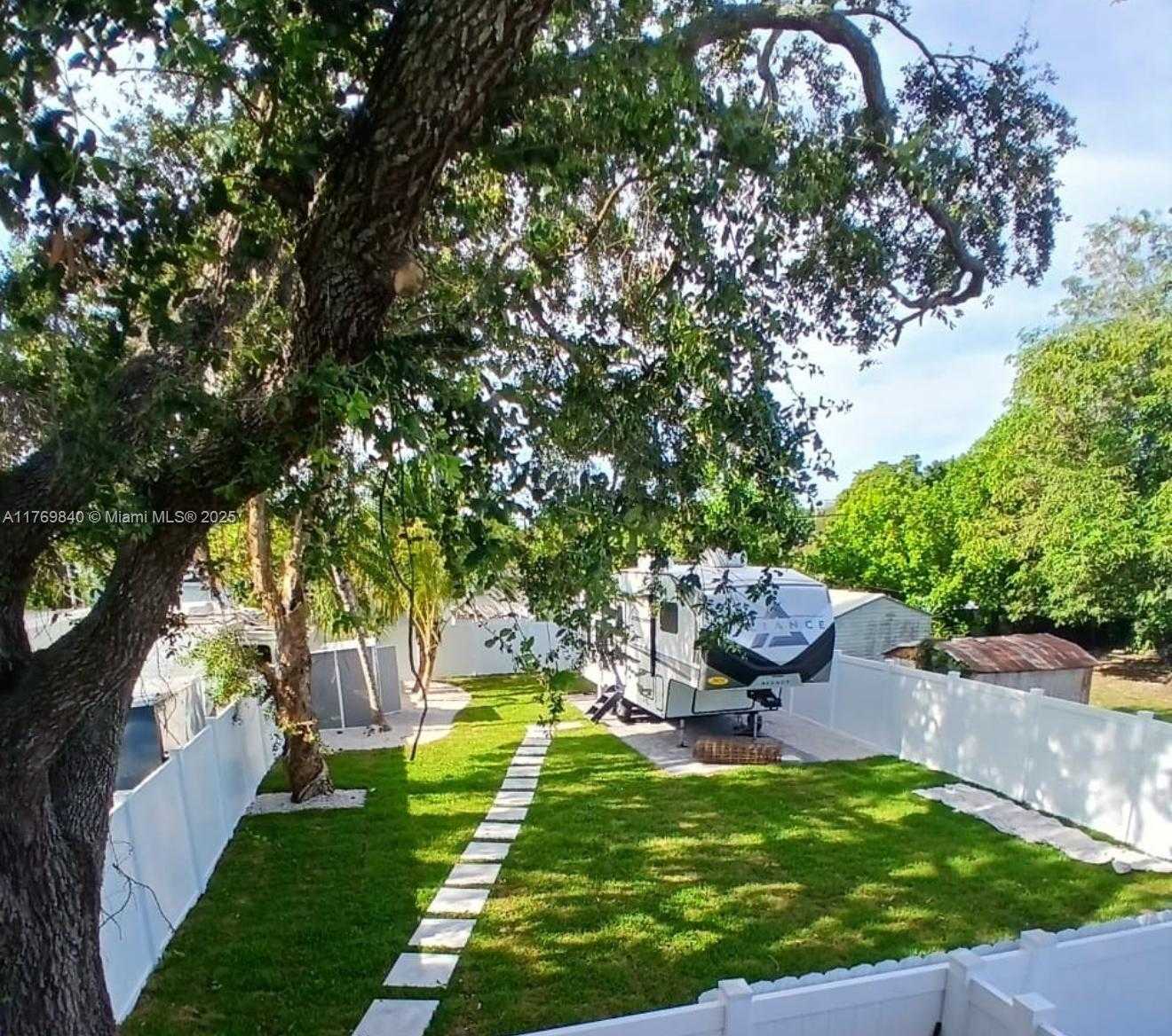 Small Image of 5636 ARTHUR ST, Hollywood Number 27