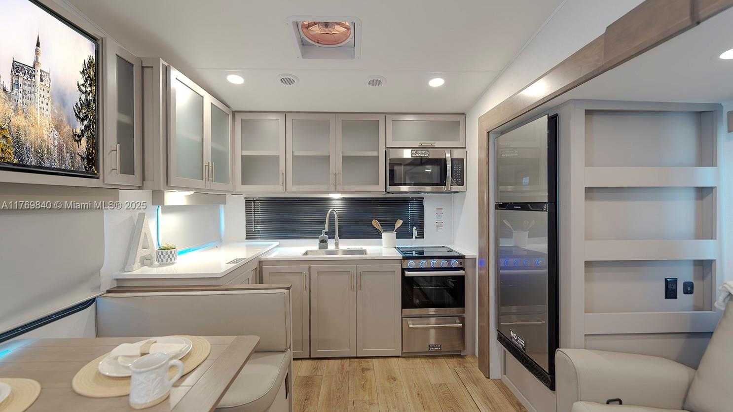 Small Image of 5636 ARTHUR ST, Hollywood Number 30