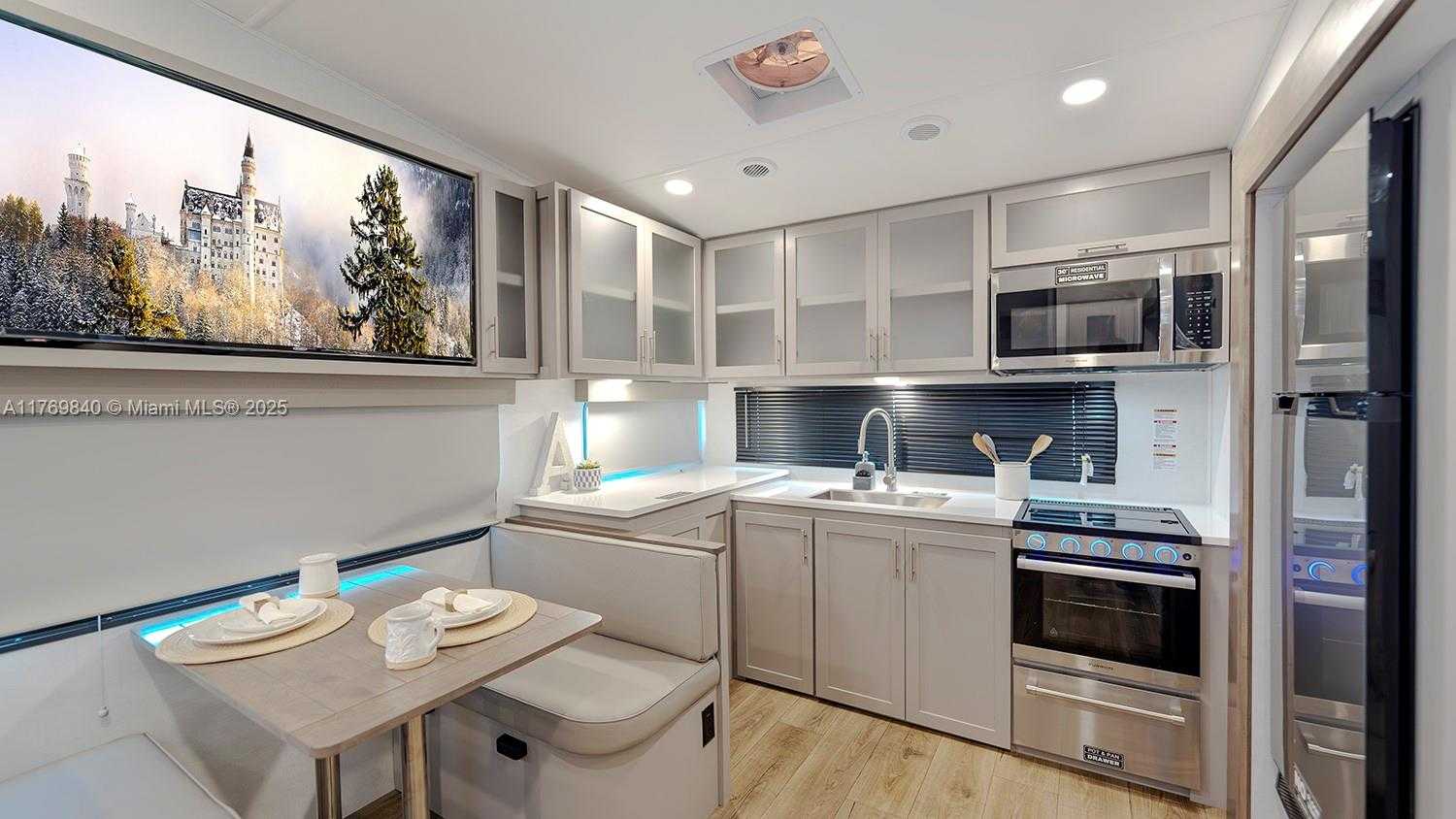 Small Image of 5636 ARTHUR ST, Hollywood Number 31