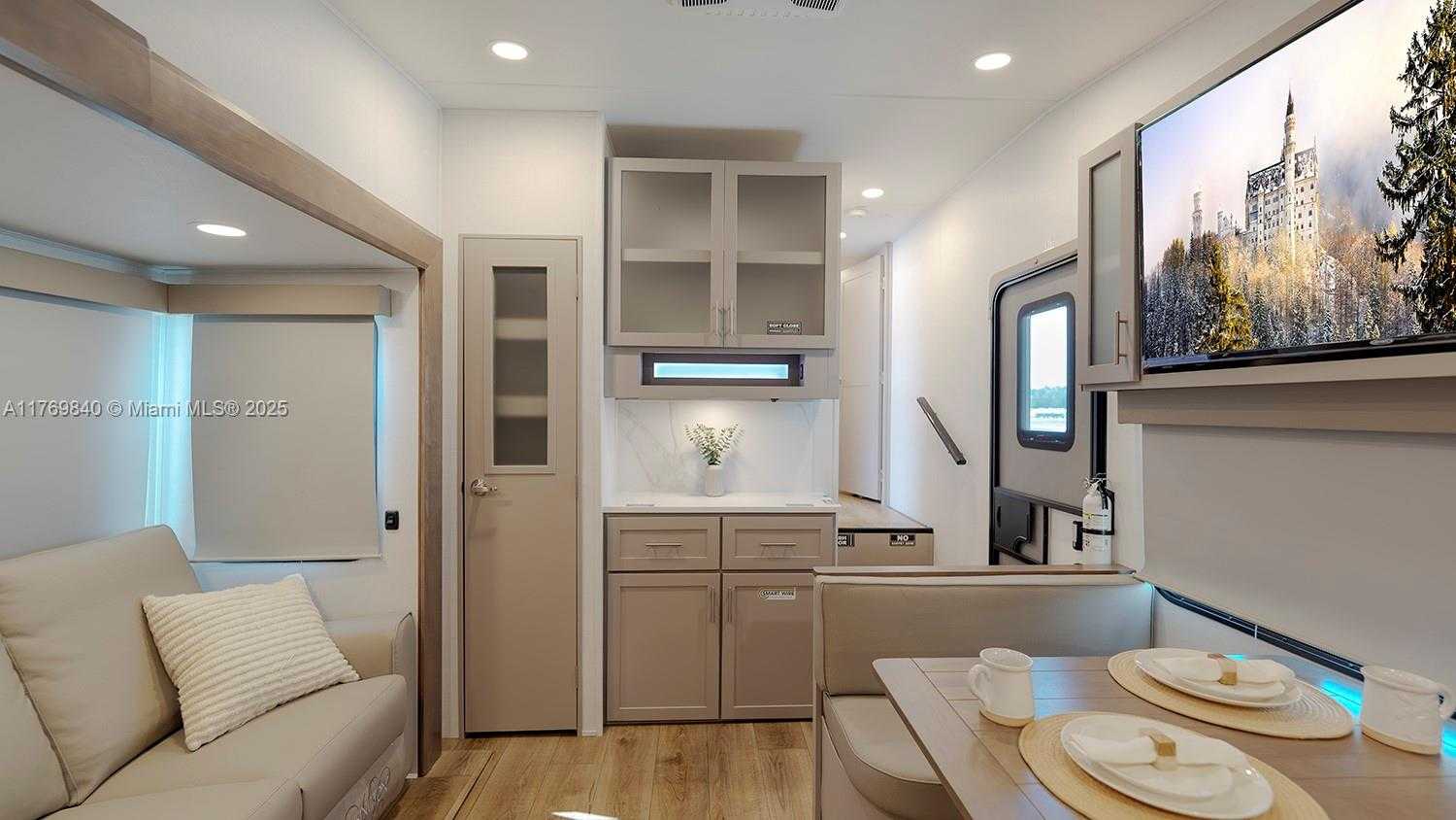 Small Image of 5636 ARTHUR ST, Hollywood Number 34